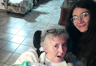 caregiver a 23 anni: “senza le costanti cure mamma non avrebbe visto la mia laurea e i nipotini. difficile gestire una malattia più grande di me”