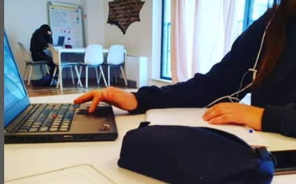 giovani digitali, il racconto del centro the tube: “non solo rischi. gli adulti siano mediatori, non giudici”