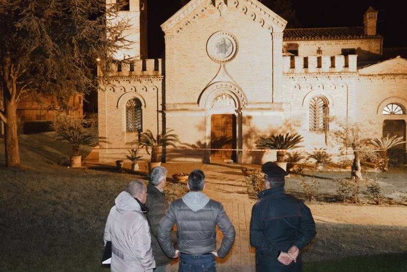 esplosione davanti alla chiesa: solidarietà a don albanesi, “uomo del dialogo”