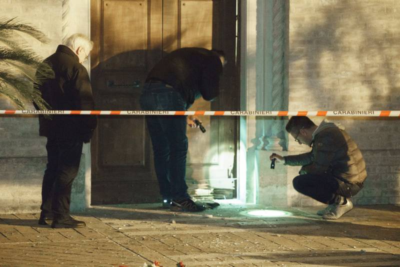 ancora un ordigno davanti a una chiesa: è il quarto caso a fermo