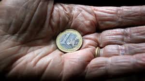 povertà: 48,3% di famiglie non arriva ancora a fine mese, 1 su 4 risparmia